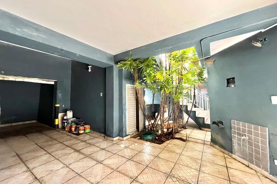 Garagem de casa à venda com 5 quartos, 300m² em Parque Jabaquara, São Paulo