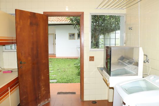 Área de serviço de casa de condomínio para alugar com 5 quartos, 750m² em Chácara Eliana, Cotia