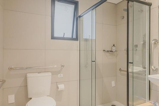 Banheiro de kitnet/studio à venda com 1 quarto, 23m² em Pinheiros, São Paulo