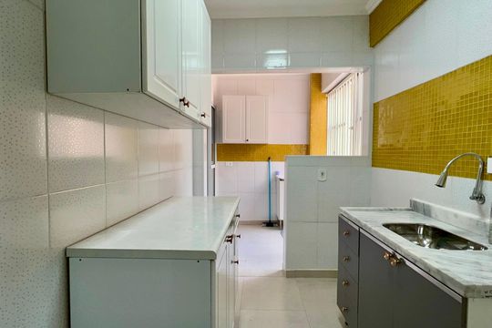 Cozinha de apartamento para alugar com 2 quartos, 75m² em Pinheiros, São Paulo