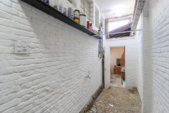 Corredor Lateral  de casa à venda com 3 quartos, 250m² em Brooklin, São Paulo