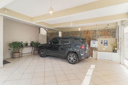 Garagem de casa à venda com 3 quartos, 250m² em Brooklin, São Paulo