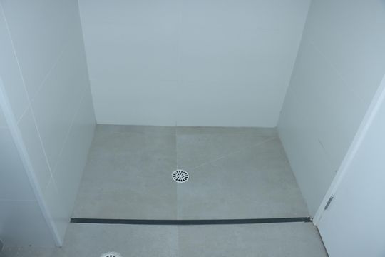 Banheiro de apartamento para alugar com 2 quartos, 52m² em Jardim de Lourdes, Embu das Artes