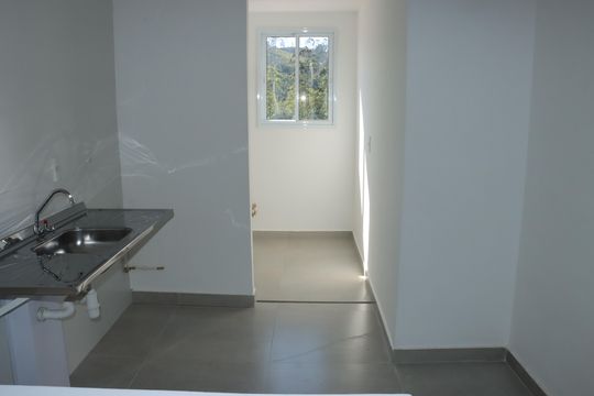 Cozinha de apartamento para alugar com 2 quartos, 52m² em Jardim de Lourdes, Embu das Artes
