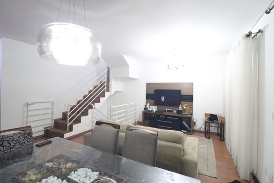 Sala de casa de condomínio à venda com 3 quartos, 170m² em Vila Sofia, São Paulo