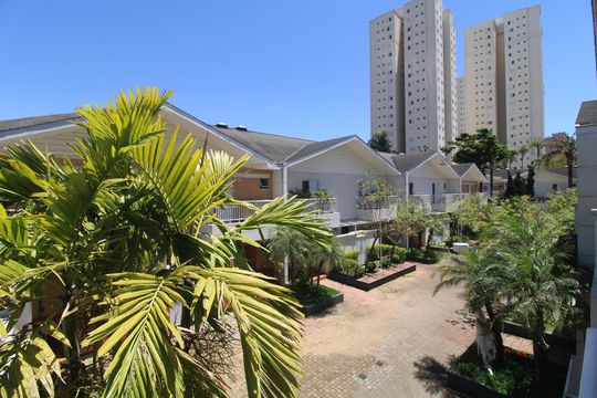 Vista da sacada da suíte de casa de condomínio à venda com 3 quartos, 170m² em Vila Sofia, São Paulo