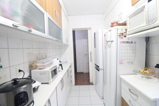 Cozinha de casa de condomínio à venda com 3 quartos, 170m² em Vila Sofia, São Paulo