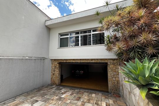 Garagem fachada de casa à venda com 3 quartos, 225m² em Vila Ester (zona Norte), São Paulo