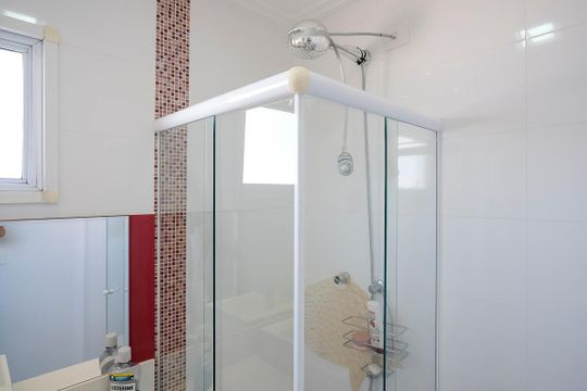 Banheiro da suíte 2 de apartamento para alugar com 3 quartos, 180m² em Vila Mussoline, São Bernardo do Campo