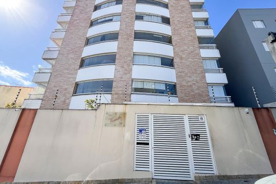 Fachada + plaquinha de apartamento para alugar com 3 quartos, 180m² em Vila Mussoline, São Bernardo do Campo