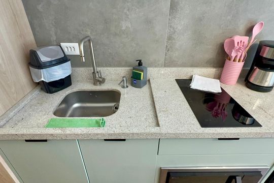 Cozinha de kitnet/studio para alugar com 1 quarto, 26m² em Pinheiros, São Paulo