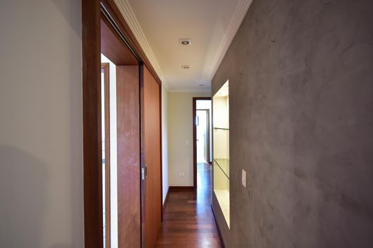 Corredor de apartamento à venda com 4 quartos, 330m² em Portal do Morumbi, São Paulo