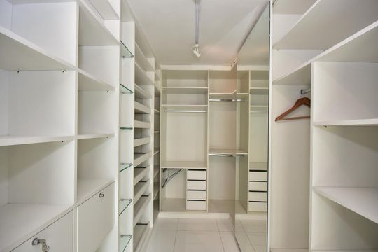 Closet da. Cobertura de apartamento à venda com 4 quartos, 330m² em Portal do Morumbi, São Paulo