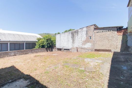Quintal de casa à venda com 4 quartos, 189m² em Partenon, Porto Alegre