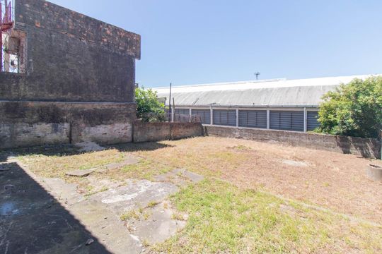 Quintal de casa à venda com 4 quartos, 189m² em Partenon, Porto Alegre