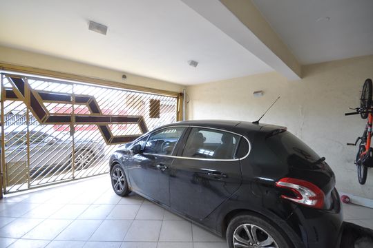 Garagem de casa à venda com 5 quartos, 250m² em Vila Mazzei, São Paulo