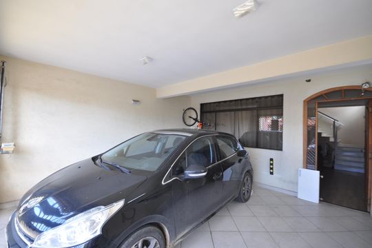 Garagem de casa à venda com 5 quartos, 250m² em Vila Mazzei, São Paulo