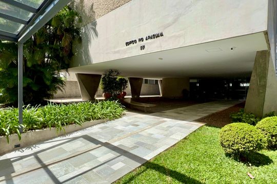 Entrada de apartamento à venda com 3 quartos, 226m² em Jardim Paulista, São Paulo