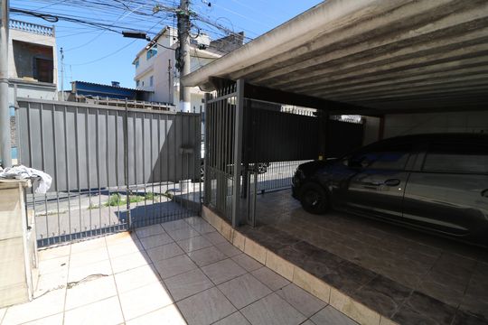 Garagem de casa para alugar com 4 quartos, 250m² em Jardim Santa Teresinha, São Paulo