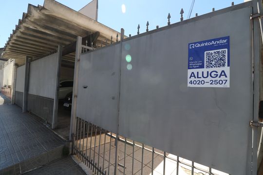 Fachada de casa para alugar com 4 quartos, 250m² em Jardim Santa Teresinha, São Paulo