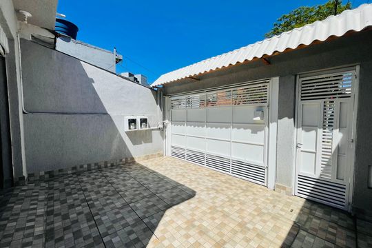 Garagem de casa à venda com 3 quartos, 180m² em Vila Florida, Guarulhos