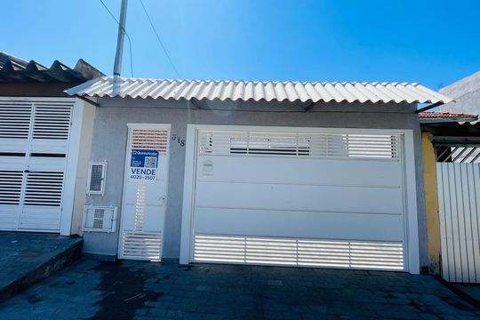 Placa instalada na fachada do imovel de casa à venda com 3 quartos, 180m² em Vila Florida, Guarulhos