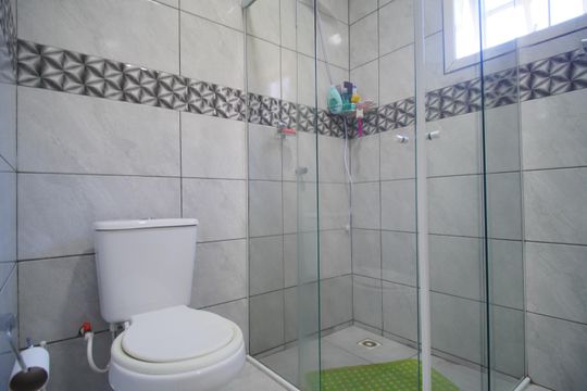 Banheiro de casa à venda com 2 quartos, 150m² em Canudos, Novo Hamburgo