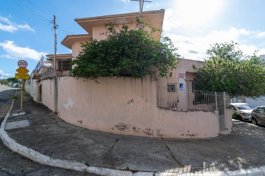 Fachada de casa à venda com 3 quartos, 169m² em Parque Jabaquara, São Paulo