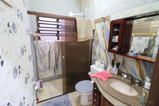 Banheiro 3 de casa à venda com 3 quartos, 150m² em Umuarama, Osasco