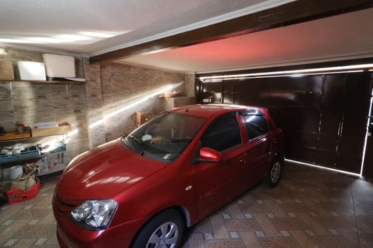 Garagem de casa à venda com 3 quartos, 150m² em Umuarama, Osasco