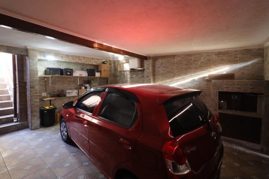 Garagem de casa à venda com 3 quartos, 150m² em Umuarama, Osasco
