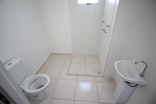 Banheiro de apartamento à venda com 1 quarto, 46m² em Novo Riacho, Contagem