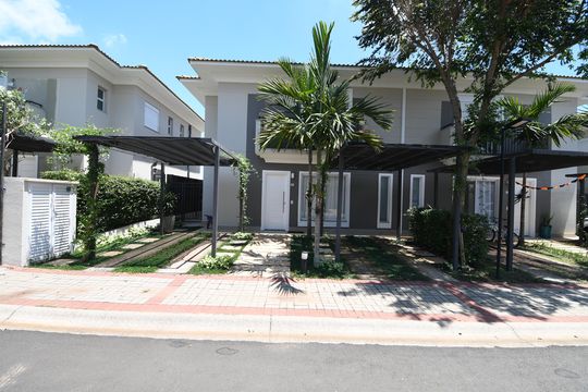 Fachada de casa de condomínio à venda com 3 quartos, 167m² em Parque Xangrilá, Campinas