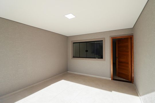 Garagem de casa à venda com 3 quartos, 144m² em Parque Maria Domitila, São Paulo