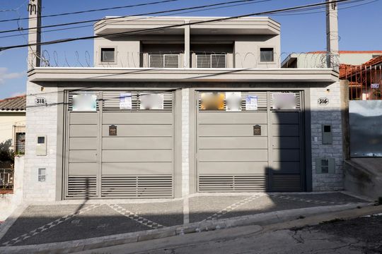 Fachada de casa à venda com 3 quartos, 144m² em Parque Maria Domitila, São Paulo