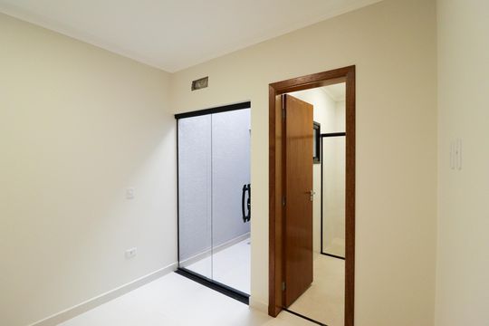 Suíte 2 de casa à venda com 3 quartos, 144m² em Parque Maria Domitila, São Paulo