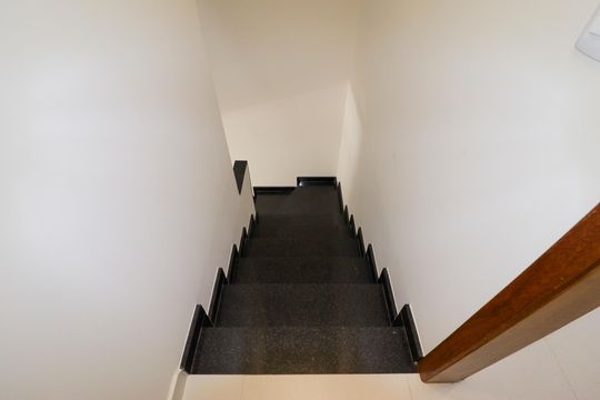 Escada de casa à venda com 3 quartos, 144m² em Parque Maria Domitila, São Paulo
