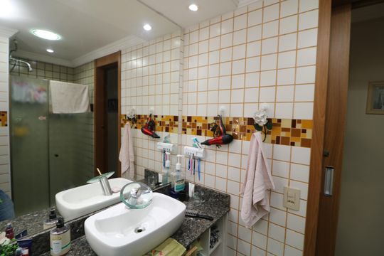 Banheiro de apartamento à venda com 3 quartos, 60m² em Vila Ivone, São Paulo