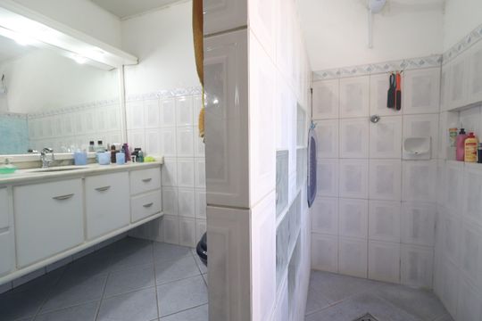 Banheiro de casa à venda com 3 quartos, 160m² em Ouro Branco, Novo Hamburgo
