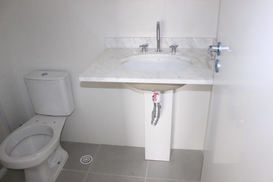 Banheiro da Suíte de apartamento à venda com 2 quartos, 77m² em Jardim Flor da Montanha, Guarulhos