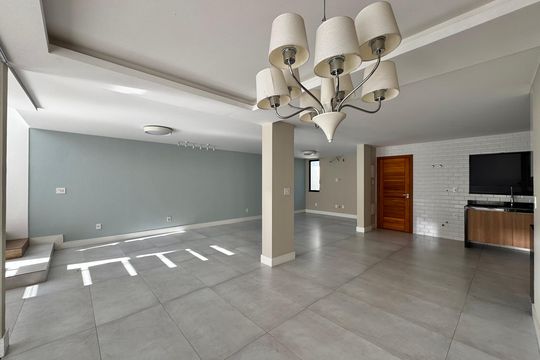 Sala de casa de condomínio à venda com 3 quartos, 300m² em Jacarepaguá, Rio de Janeiro
