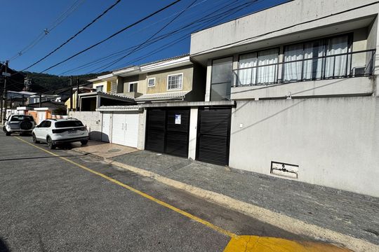 Fachada de casa de condomínio à venda com 3 quartos, 300m² em Jacarepaguá, Rio de Janeiro