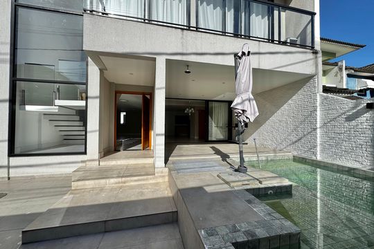 Área externa de casa de condomínio à venda com 3 quartos, 300m² em Jacarepaguá, Rio de Janeiro