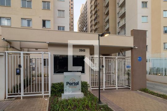 Fachada e portaria de apartamento à venda com 2 quartos, 44m² em Vila Graciosa, São Paulo