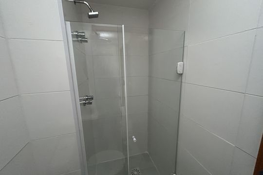 Banheiro de apartamento à venda com 2 quartos, 48m² em Del Castilho, Rio de Janeiro