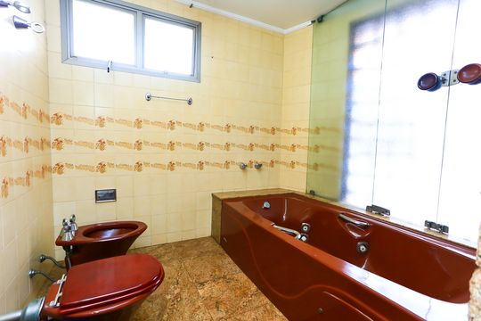 Banheiro da Suíte 4 de casa para alugar com 5 quartos, 450m² em Jardim Guedala, São Paulo