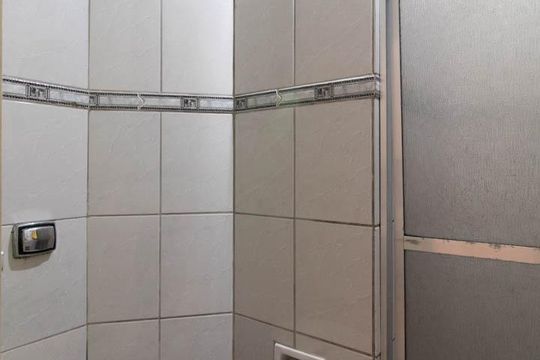 Banheiro de apartamento para alugar com 2 quartos, 80m² em Centro Histórico, Porto Alegre