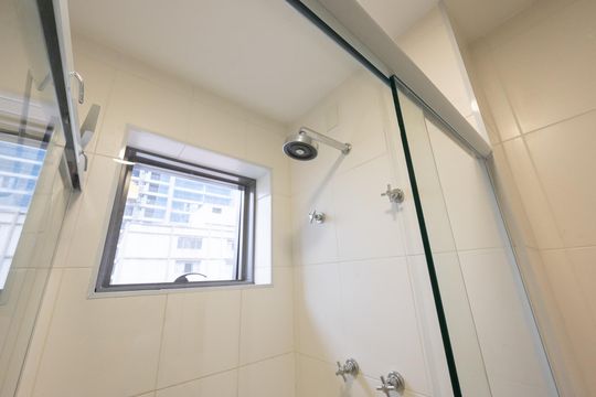 Banheiro Social de kitnet/studio à venda com 1 quarto, 28m² em Vila Clementino, São Paulo