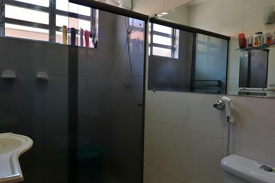 Banheiro Social de casa à venda com 2 quartos, 139m² em Conjunto Residencial Enseada, São Bernardo do Campo