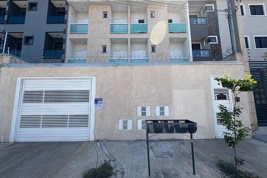 Fachada + plaquinha  de apartamento à venda com 2 quartos, 100m² em Jardim Ana Maria, Santo André